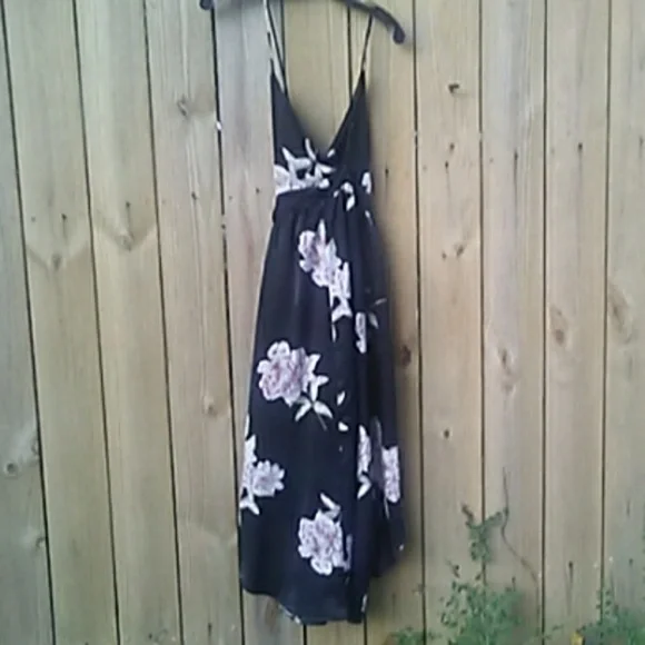 𝅺NWT- Urban Otfitters-  Floral Wrap Midi Dress - Picture 4 of 6